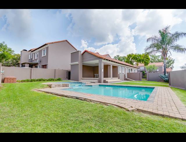 3 BEDROOM DUPLEX FOR SALE IN HALFWAY GARDENS